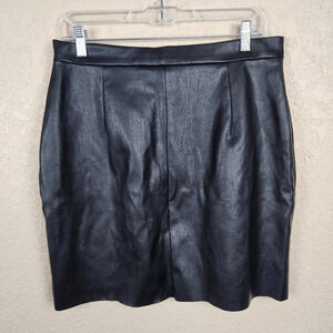 BISHOP + YOUNG Black Faux Leather Mini Skirt w/Zipper Large (3514)